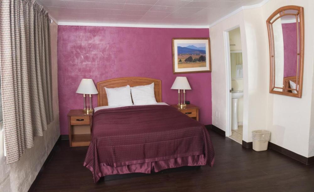 Superior Queen Room interior
